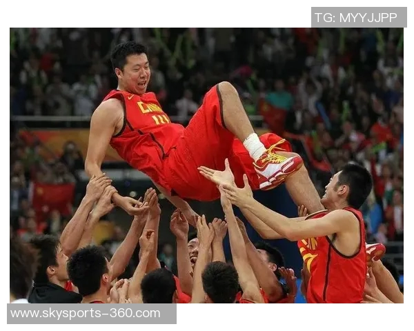 王治郅与姚明的经典合照展现中国篮球的辉煌与友谊