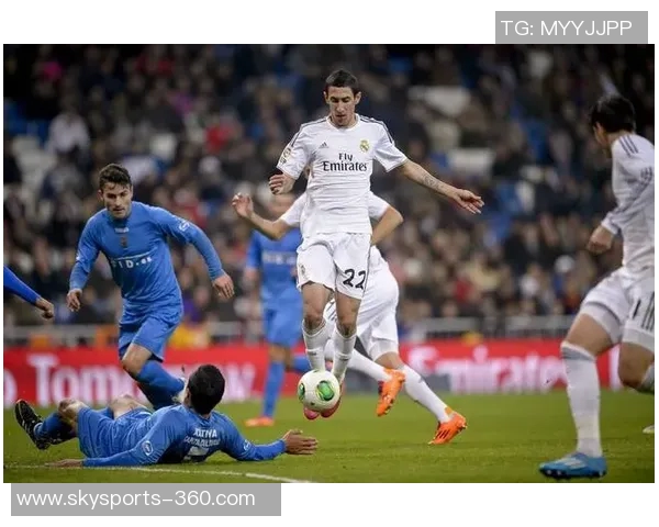 巴黎圣日耳曼逆转本菲卡帽子戏法引爆全场激情赛后点评解析